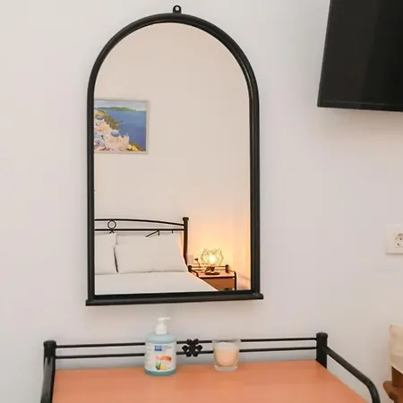 Santorini Life Vibrant Studio 50m From The Beach * Perísza