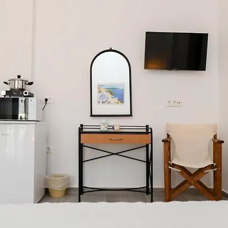 Santorini Life Vibrant Studio 50m From The Beach * Perísza
