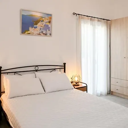 아파트 Santorini Life Vibrant Studio 50m From The Beach 페리사