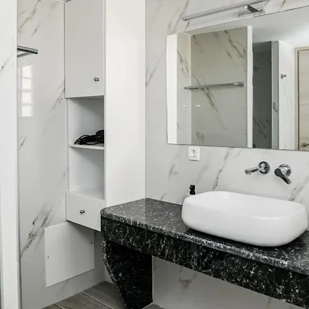 Santorini Life Vibrant Studio 50m From The Beach * Perissa (Santorini)