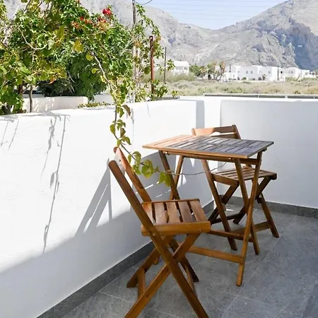 Santorini Life Vibrant Studio 50m From The Beach Apartmán *
