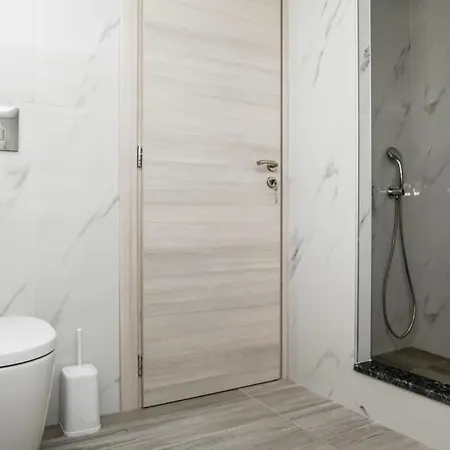 Апартаменты Santorini Life Vibrant Studio 50m From The Beach Перисса